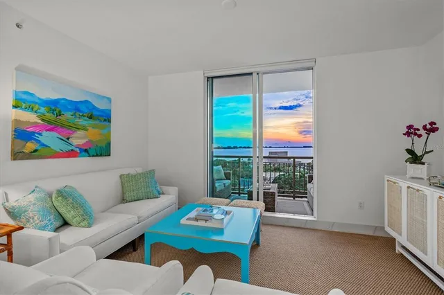 $1,175,000 | 800 North Tamiami Trail, Unit 1111, Sarasota, FL 34236