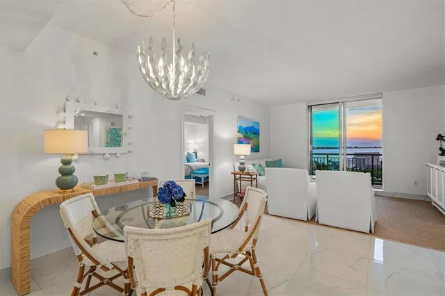 $1,175,000 | 800 North Tamiami Trail, Unit 1111, Sarasota, FL 34236