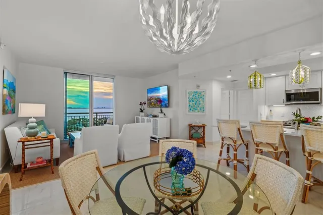 $1,175,000 | 800 North Tamiami Trail, Unit 1111, Sarasota, FL 34236