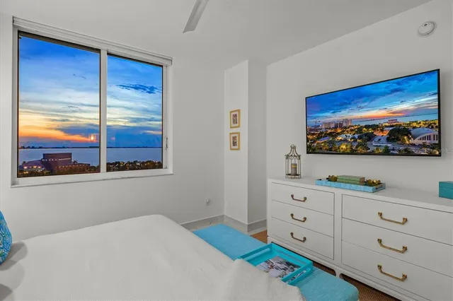 $1,175,000 | 800 North Tamiami Trail, Unit 1111, Sarasota, FL 34236