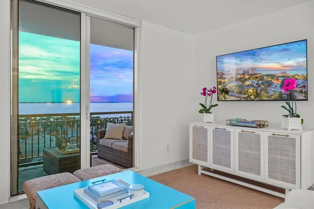 $1,175,000 | 800 North Tamiami Trail, Unit 1111, Sarasota, FL 34236