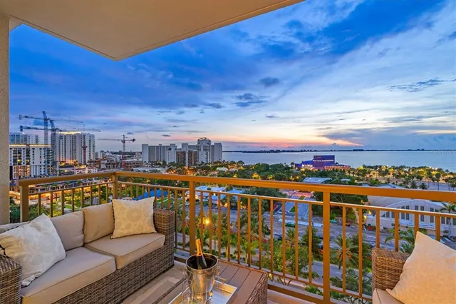 $1,175,000 | 800 North Tamiami Trail, Unit 1111, Sarasota, FL 34236