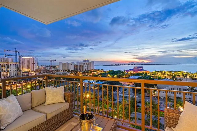 $1,175,000 | 800 North Tamiami Trail, Unit 1111, Sarasota, FL 34236