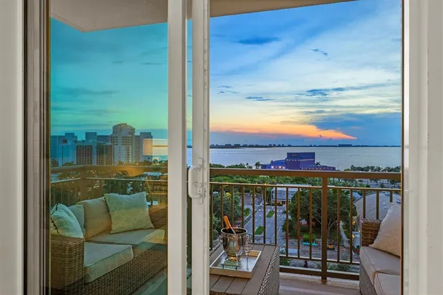 $1,175,000 | 800 North Tamiami Trail, Unit 1111, Sarasota, FL 34236