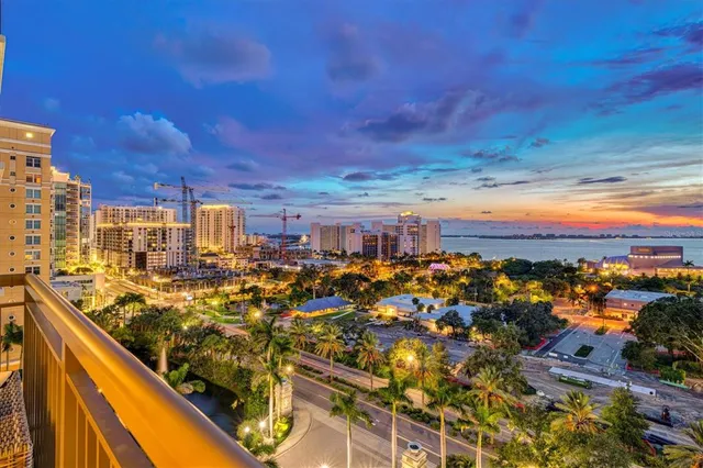 $1,175,000 | 800 North Tamiami Trail, Unit 1111, Sarasota, FL 34236