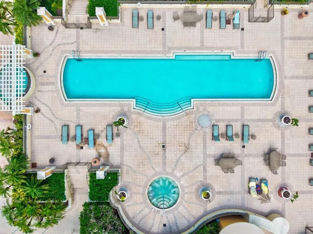 $1,175,000 | 800 North Tamiami Trail, Unit 1111, Sarasota, FL 34236