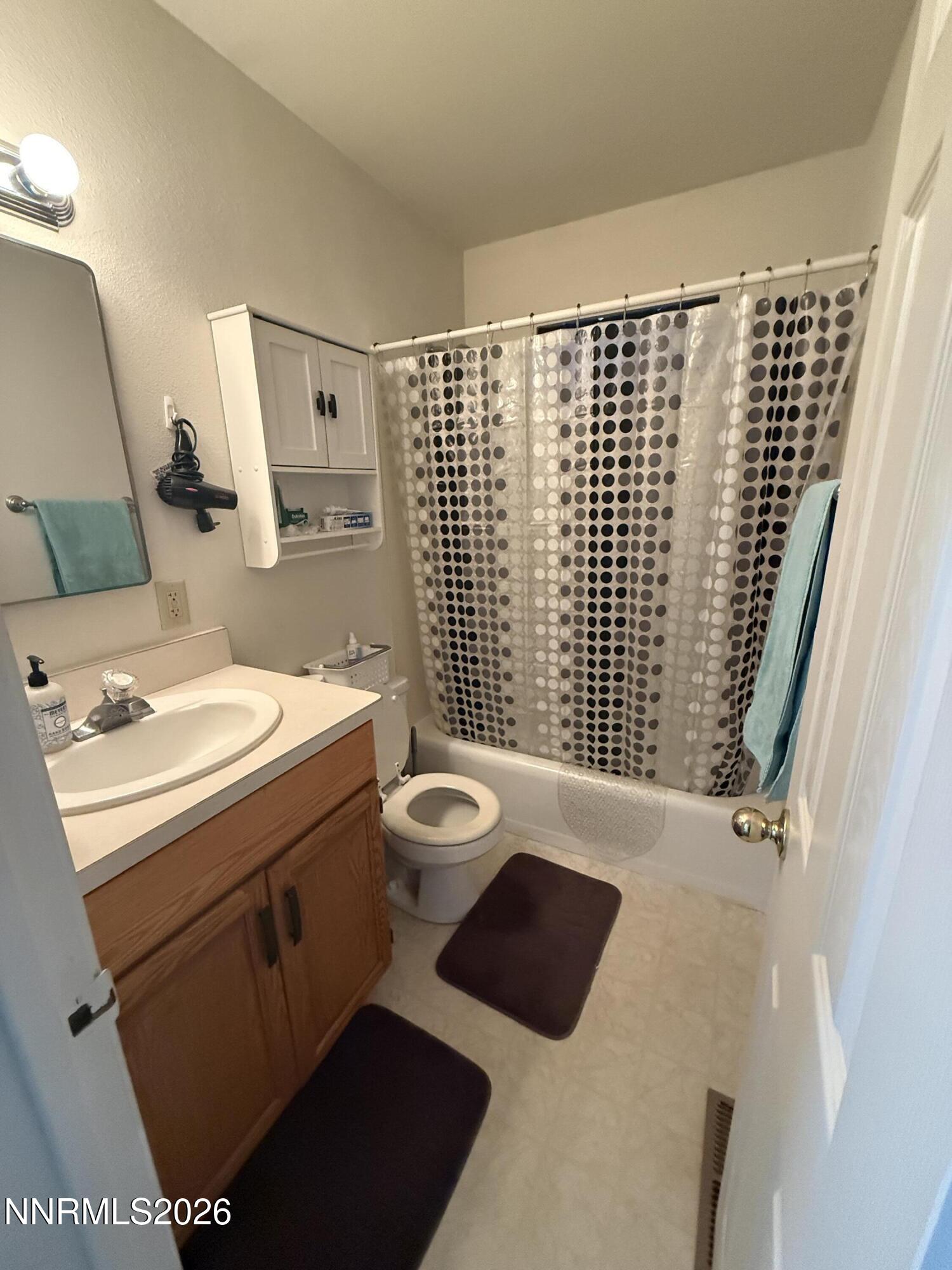 5424 Desert Hills Loop Fallon, NV 89406 - Photo 12 of 21 a bathroom with a sink toilet and shower