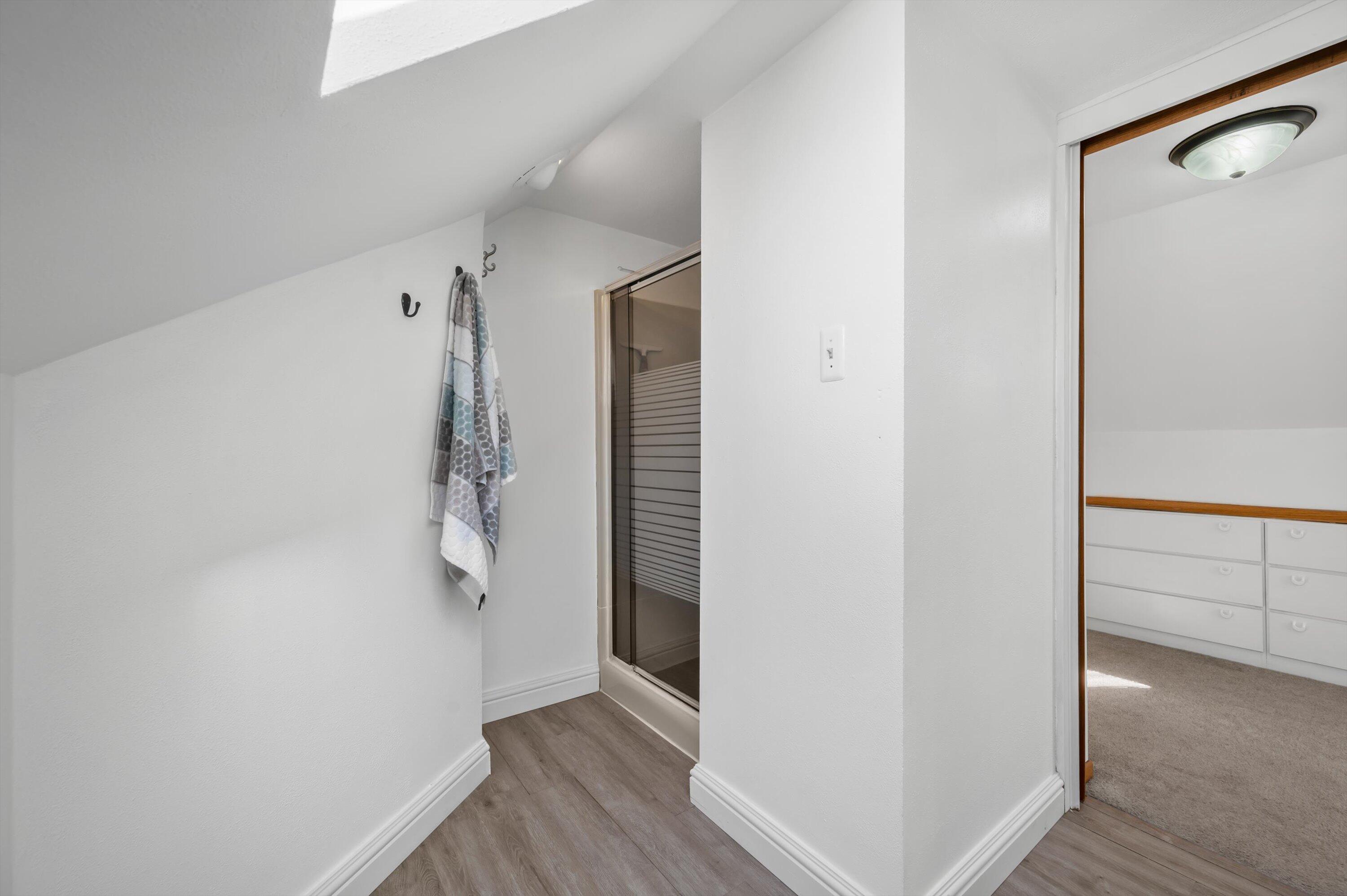 2961 South Delaware Avenue Milwaukee, WI 53207 - Photo 17 of 24 Upper level shower