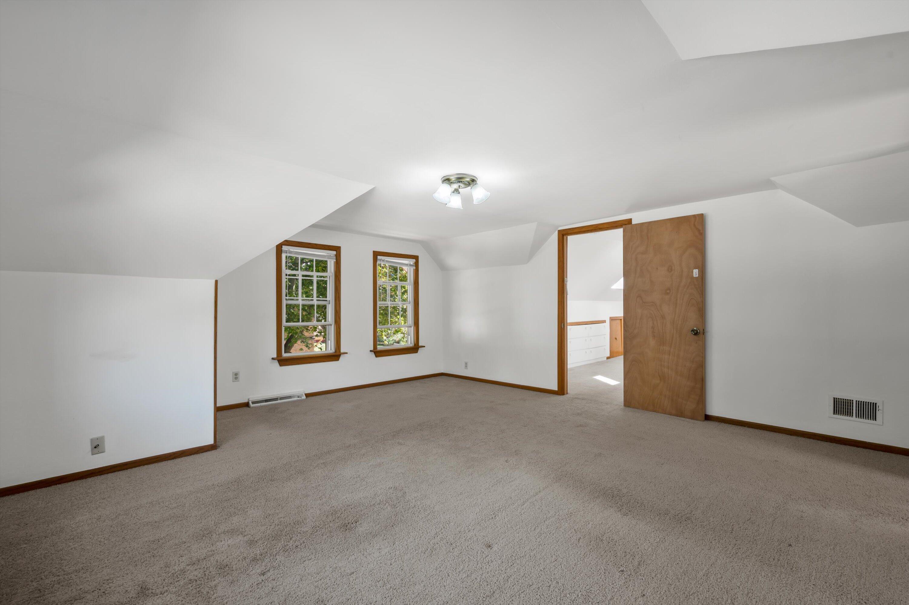 2961 South Delaware Avenue Milwaukee, WI 53207 - Photo 19 of 24 Perfect for a kind bed