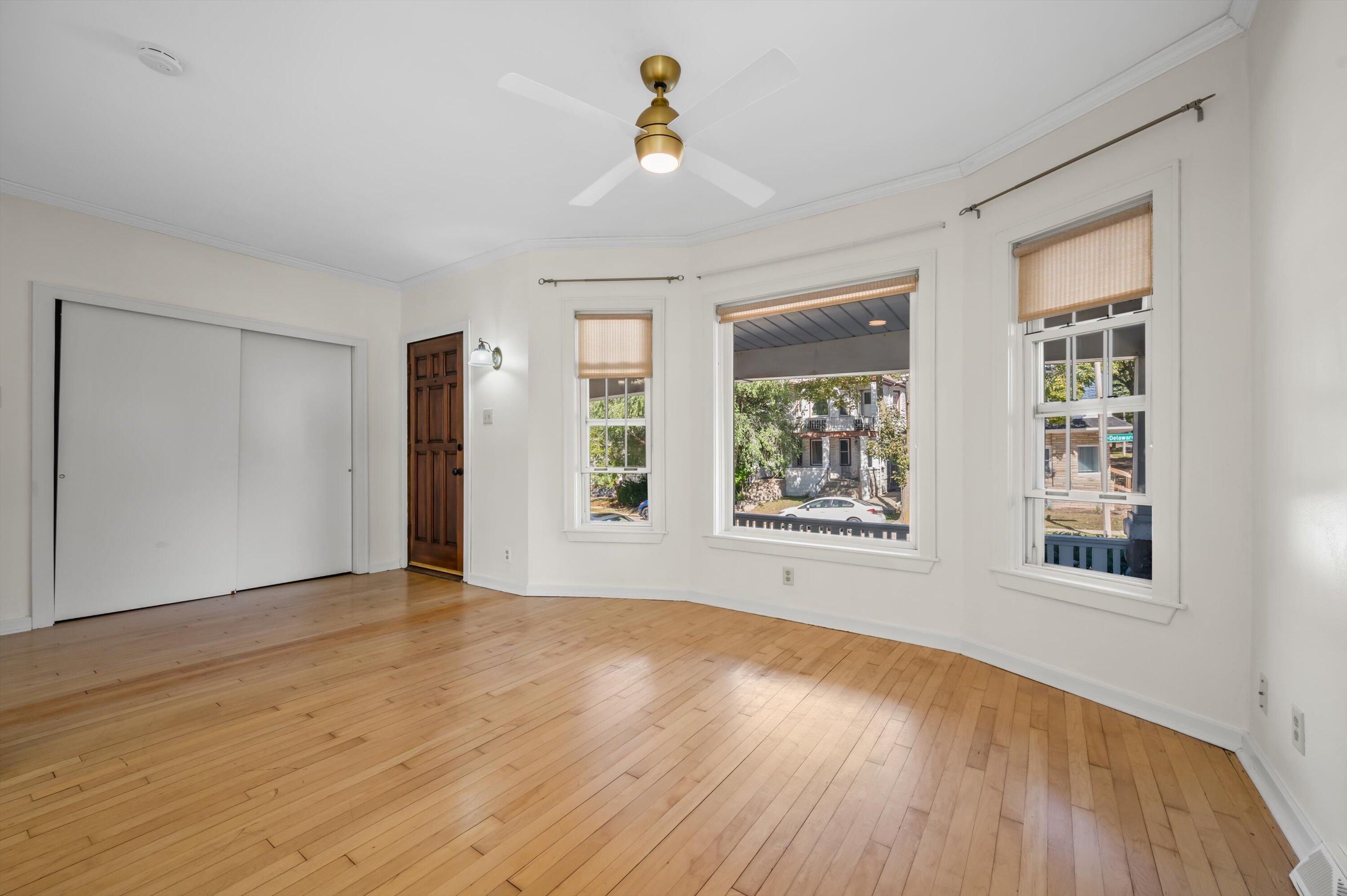 2961 South Delaware Avenue Milwaukee, WI 53207 - Photo 2 of 24 Bright spaces