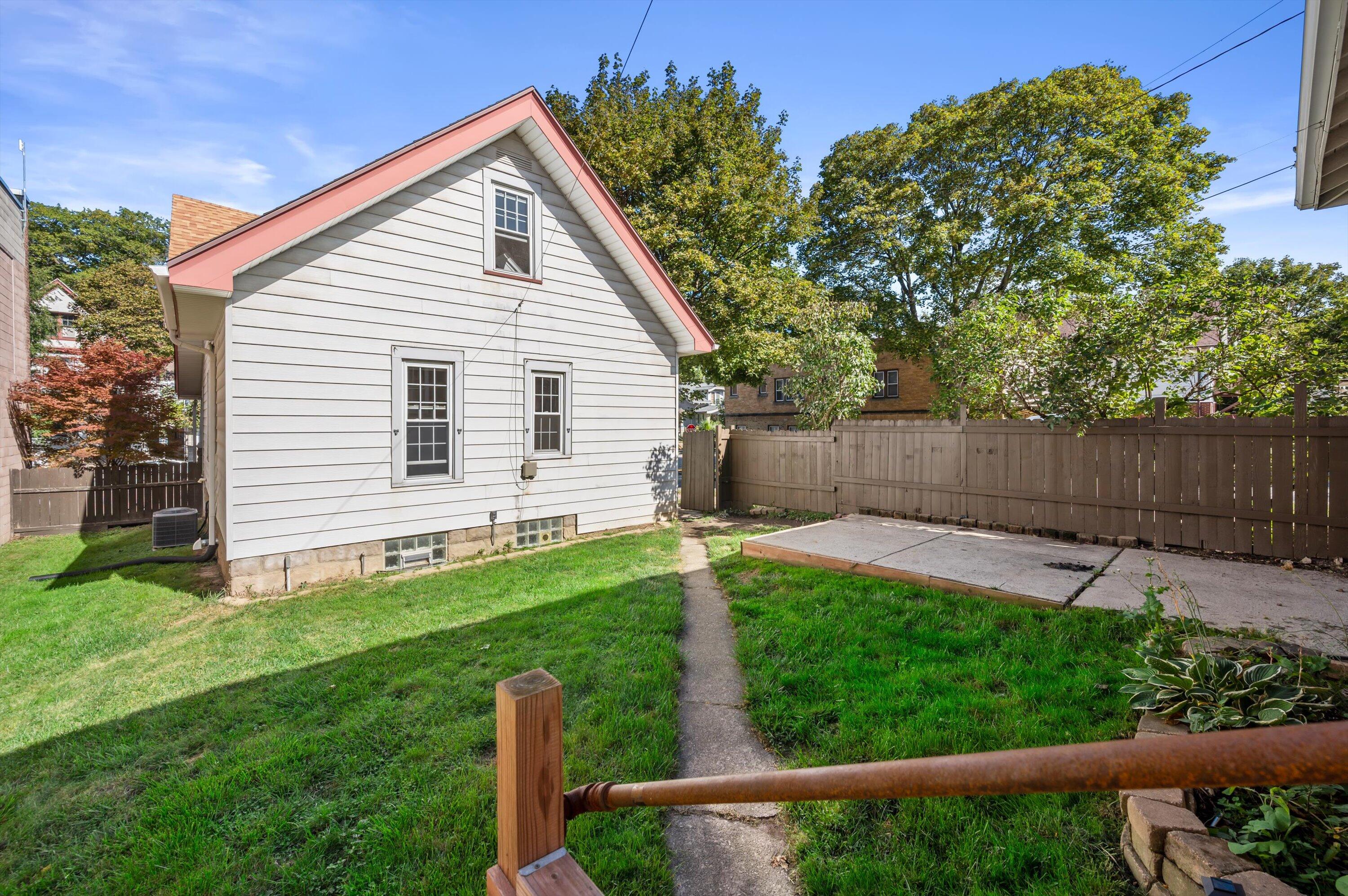 2961 South Delaware Avenue Milwaukee, WI 53207 - Photo 22 of 24 View from the back