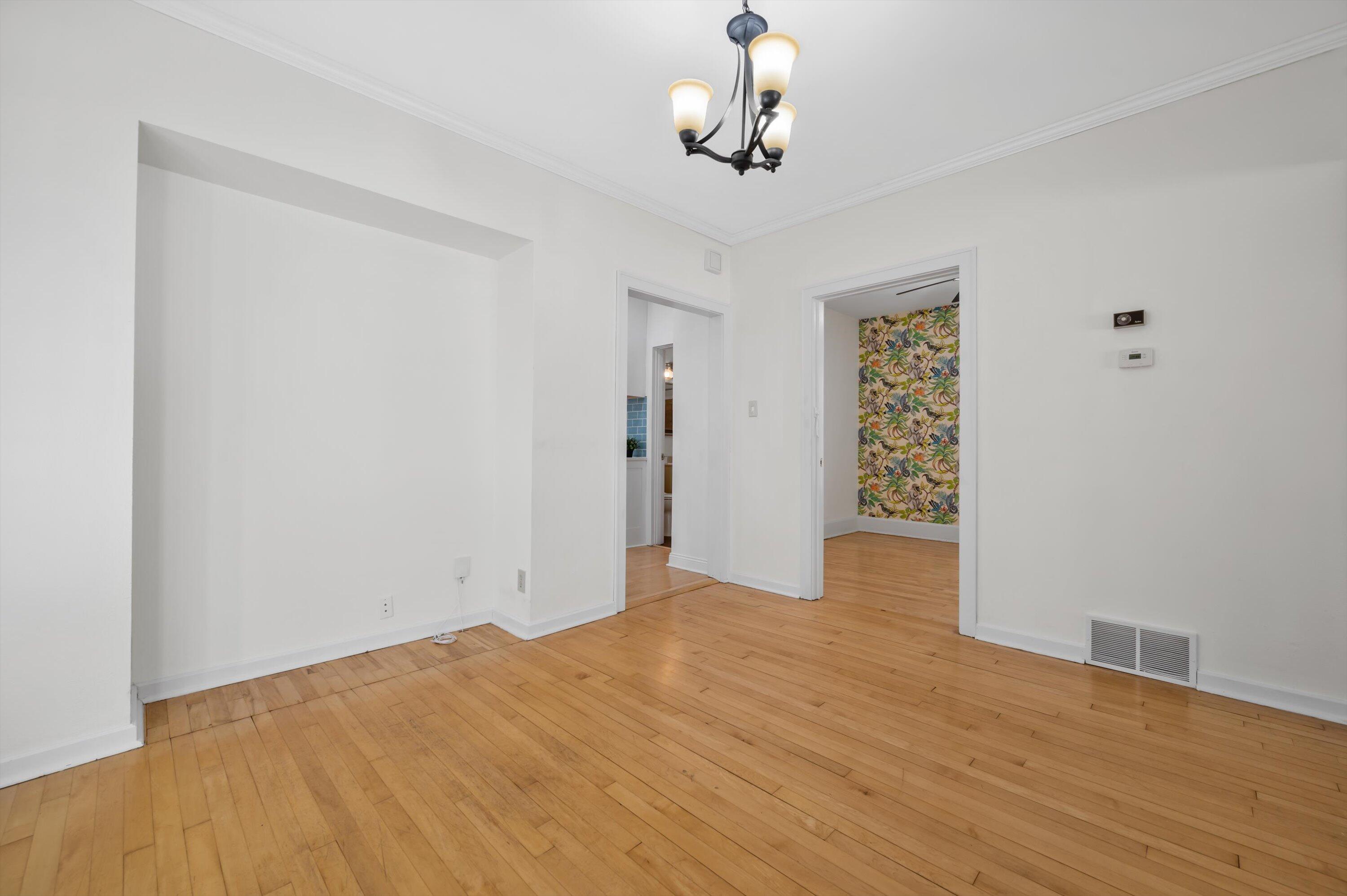 2961 South Delaware Avenue Milwaukee, WI 53207 - Photo 5 of 24 Dining room