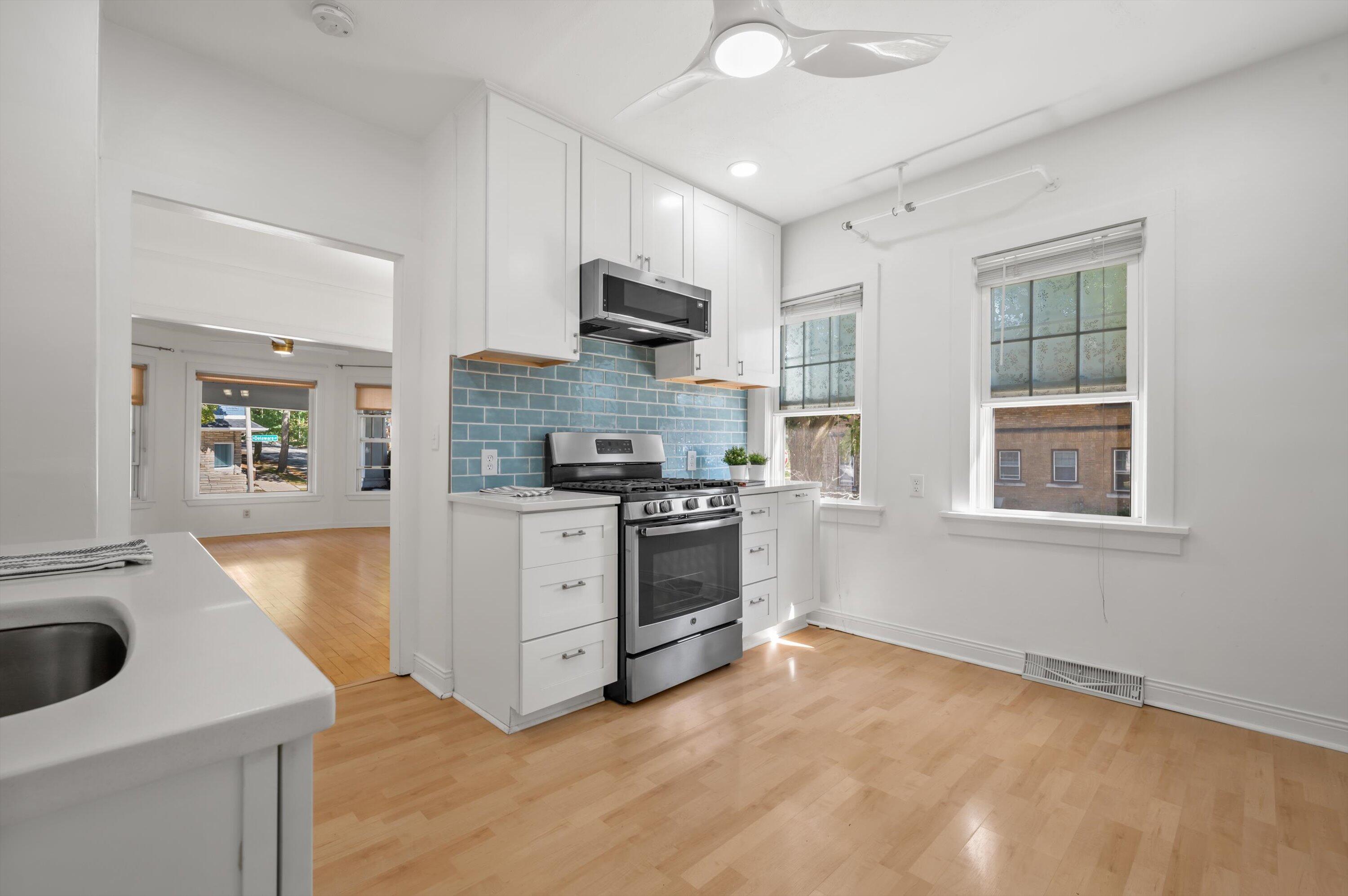 2961 South Delaware Avenue Milwaukee, WI 53207 - Photo 9 of 24 Appliances included