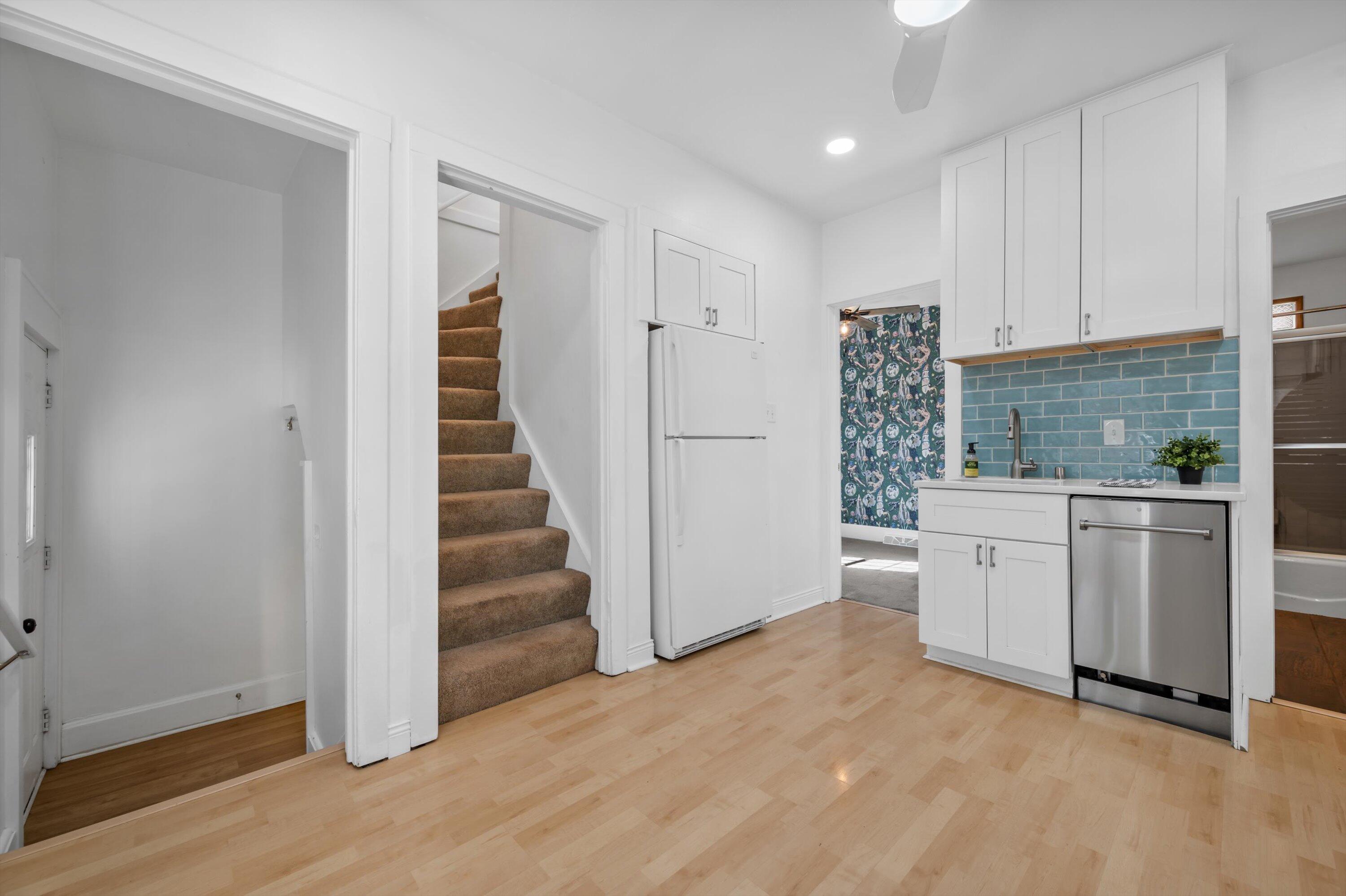 2961 South Delaware Avenue Milwaukee, WI 53207 - Photo 10 of 24 Dishwasher