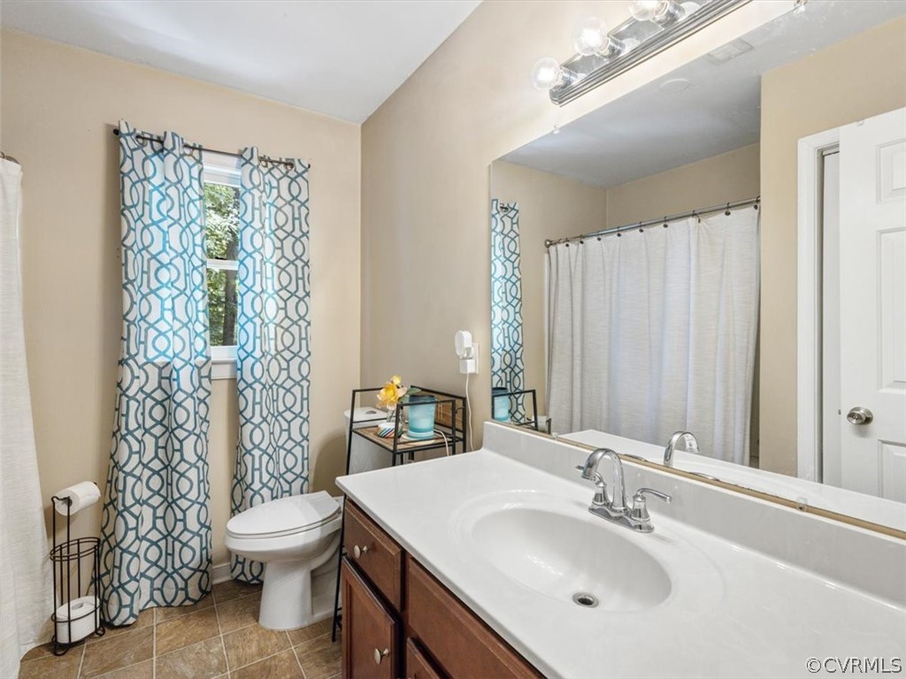 2655 Beaver Falls Road Midlothian, VA 23112 - Photo 16 of 22 2nd floor full bathroom