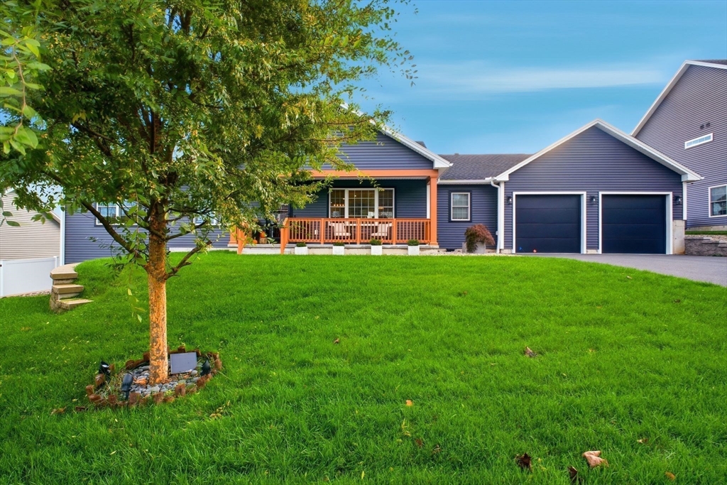 39 Jean Circle Chicopee, MA 01020 - Photo 4 of 33 front view of a house with a yard