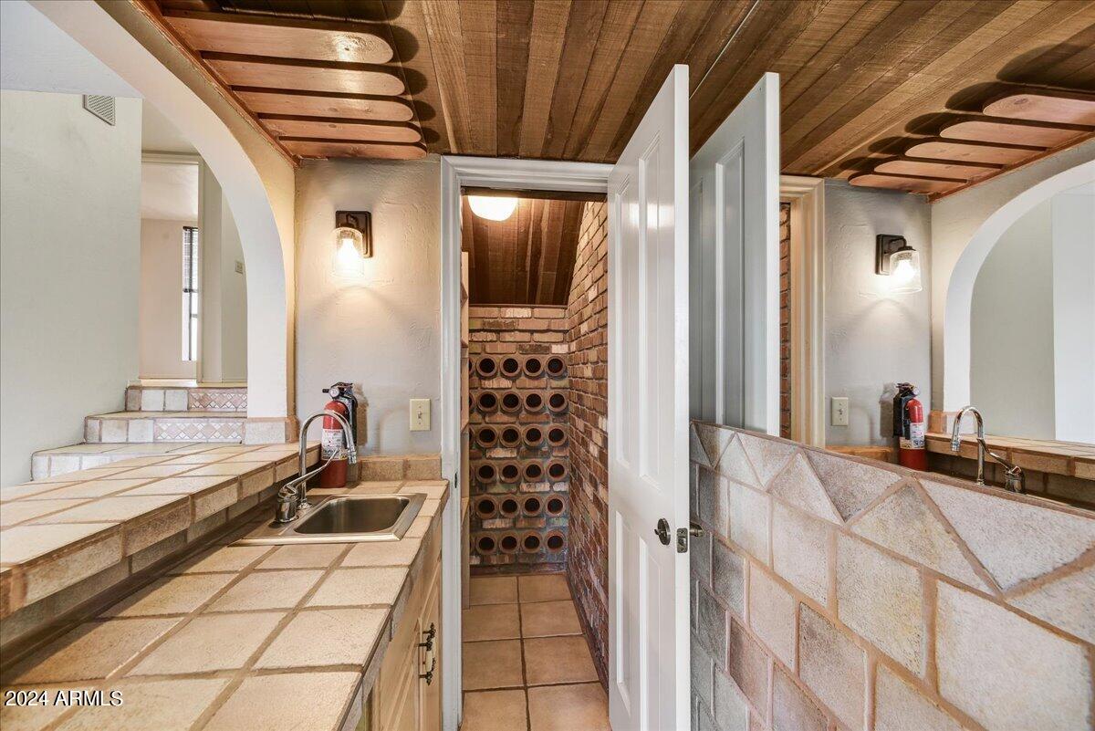 4438 East Camelback Road, Unit 154 Phoenix, AZ 85018 - Photo 5 of 22 Wet Bar