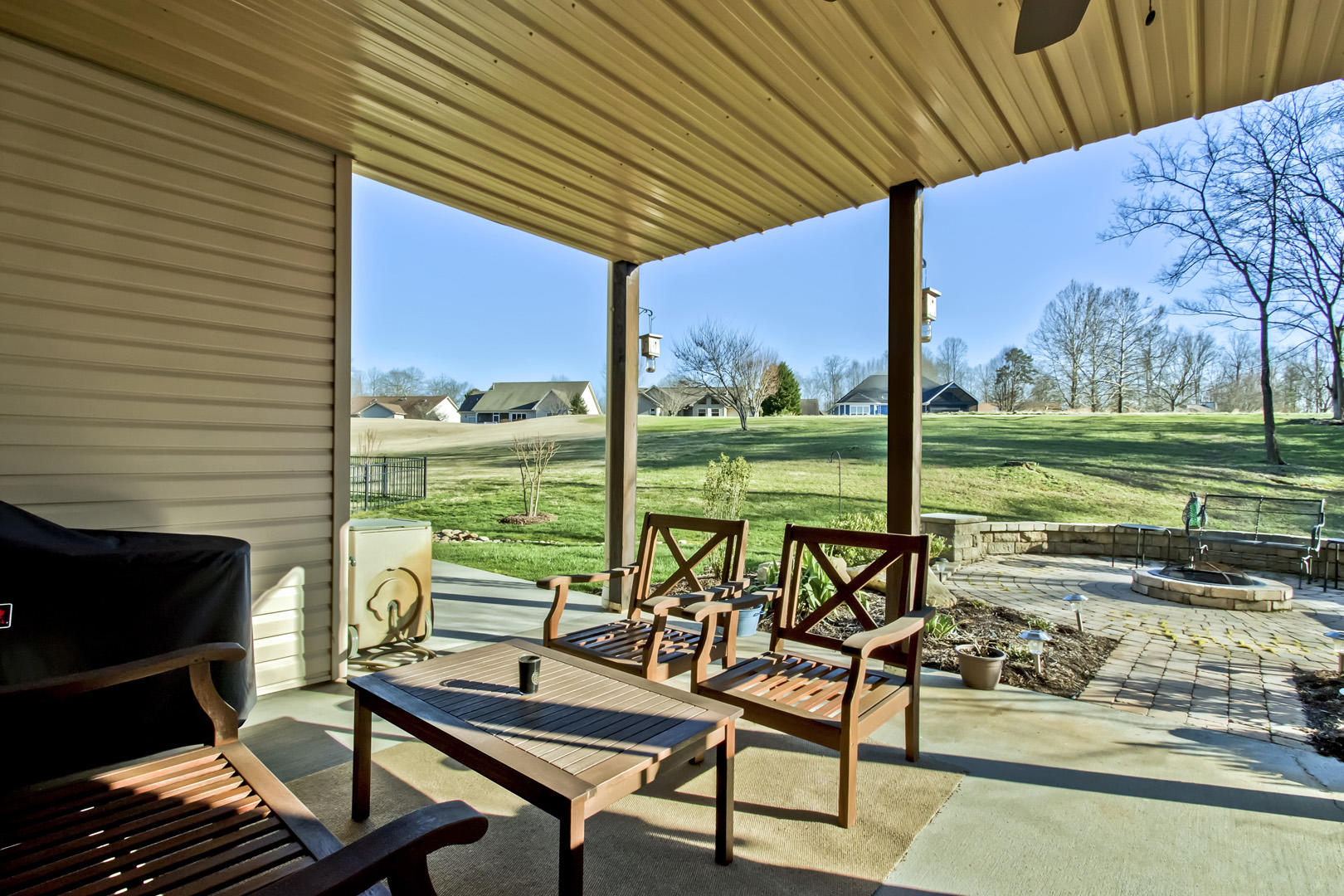 103 Inata Circle Loudon, TN 37774 - Photo 33 of 40 33_InataCircle_103_CoveredPatio01