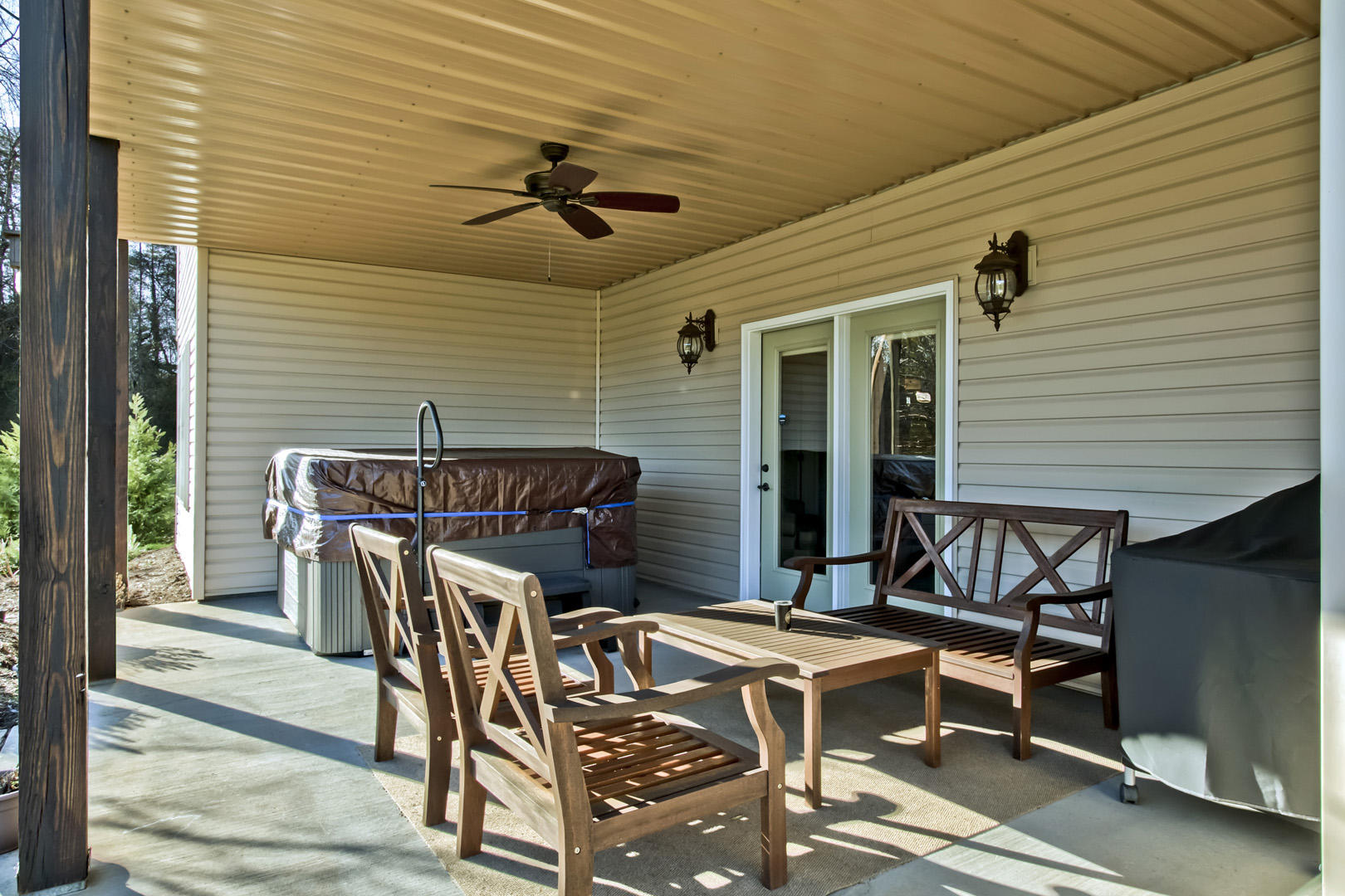 103 Inata Circle Loudon, TN 37774 - Photo 34 of 40 34_InataCircle_103_CoveredPatio02