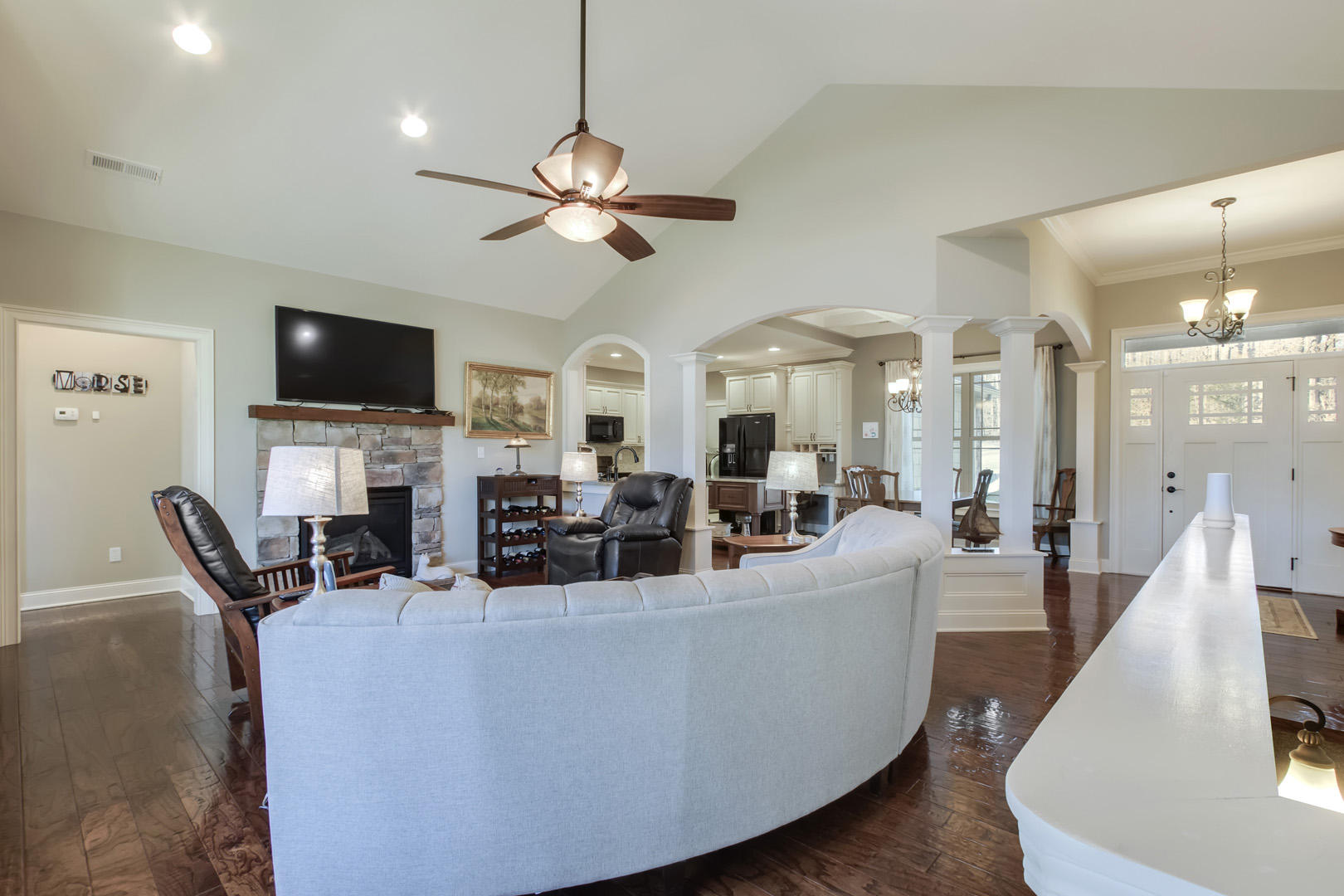 103 Inata Circle Loudon, TN 37774 - Photo 7 of 40 08_InataCircle_103_Living02