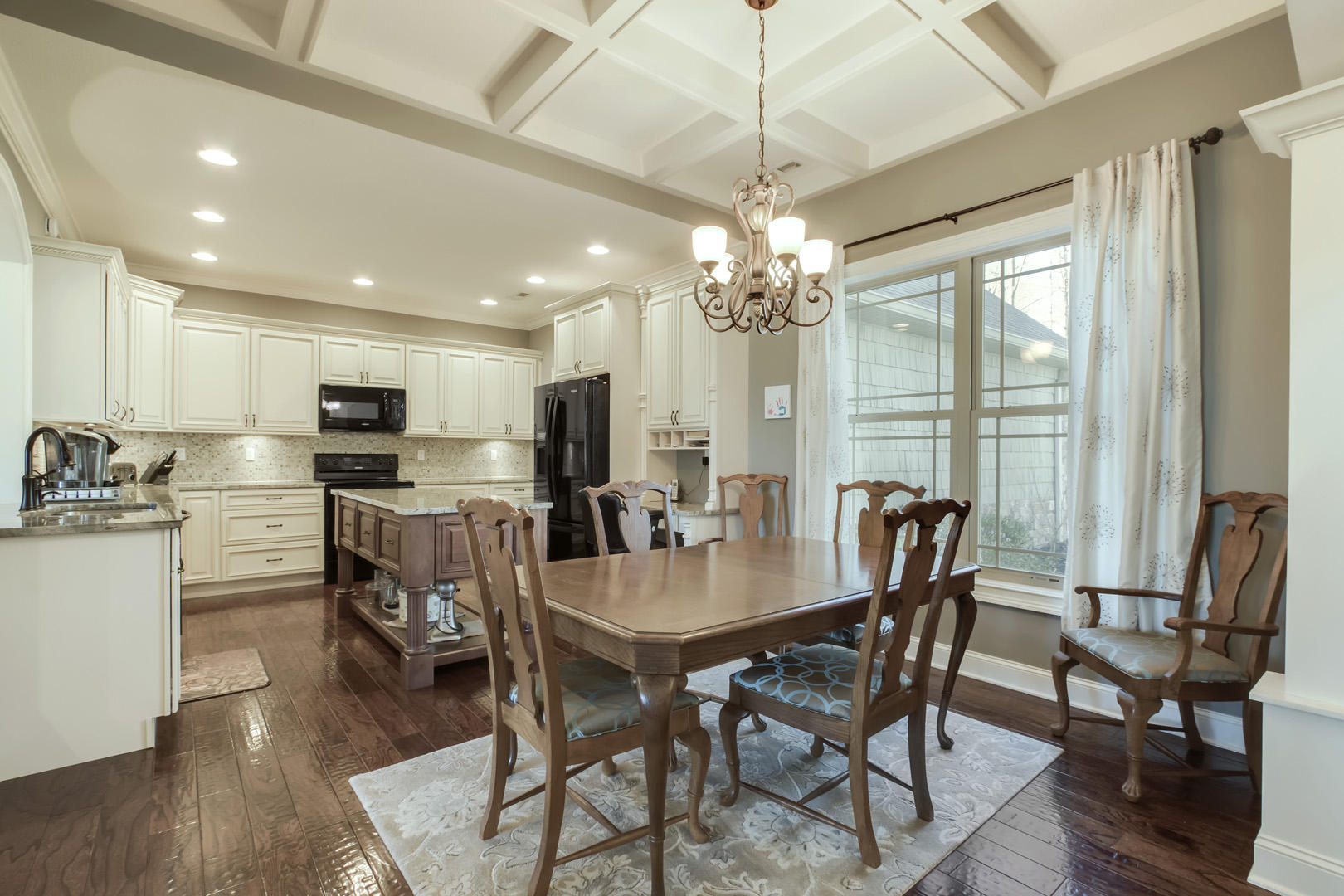 103 Inata Circle Loudon, TN 37774 - Photo 8 of 40 09_InataCircle_103_Dining01