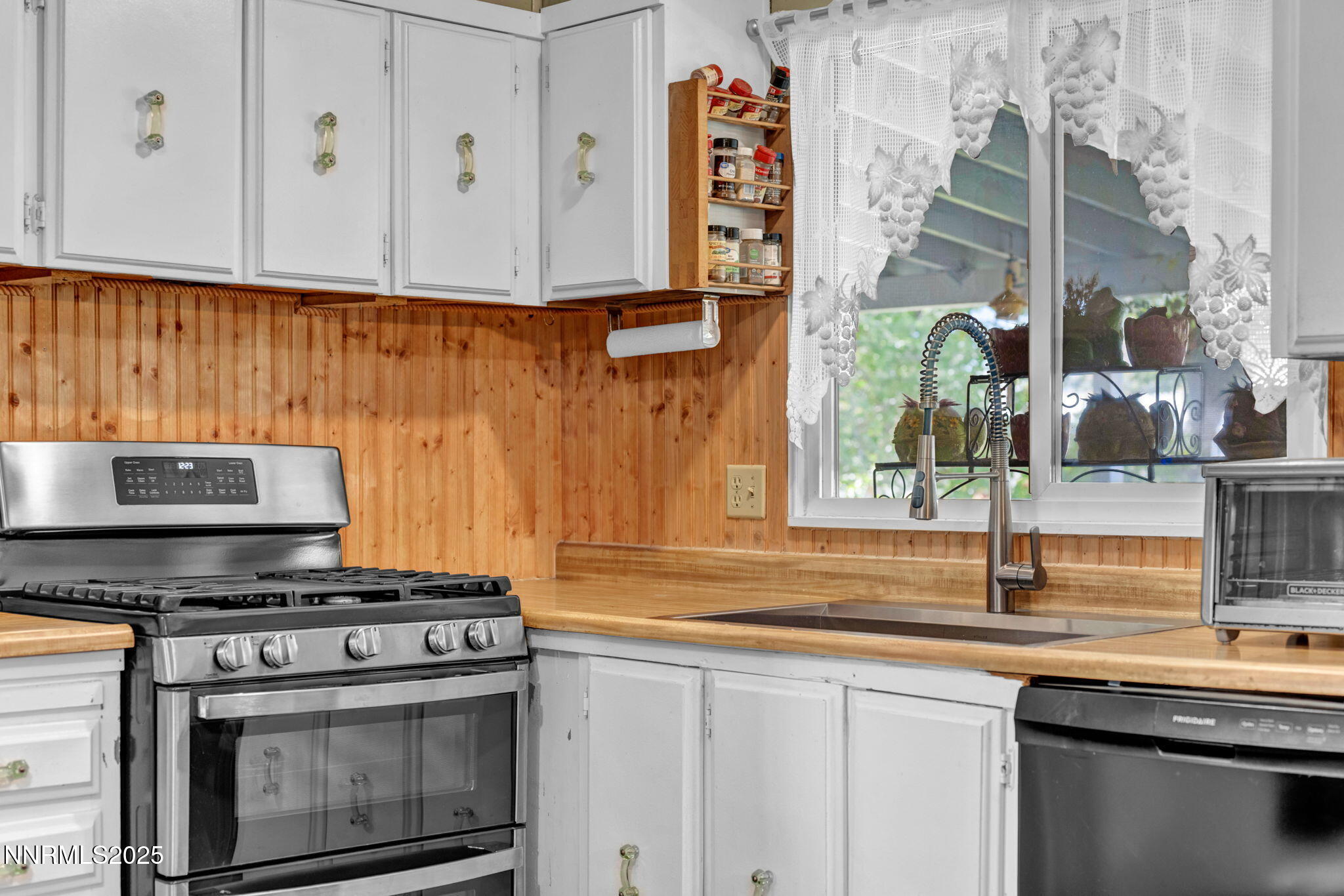 4000 Bobolink Circle Reno, NV 89508 - Photo 13 of 66 a kitchen with stainless steel appliances granite countertop a stove and a sink