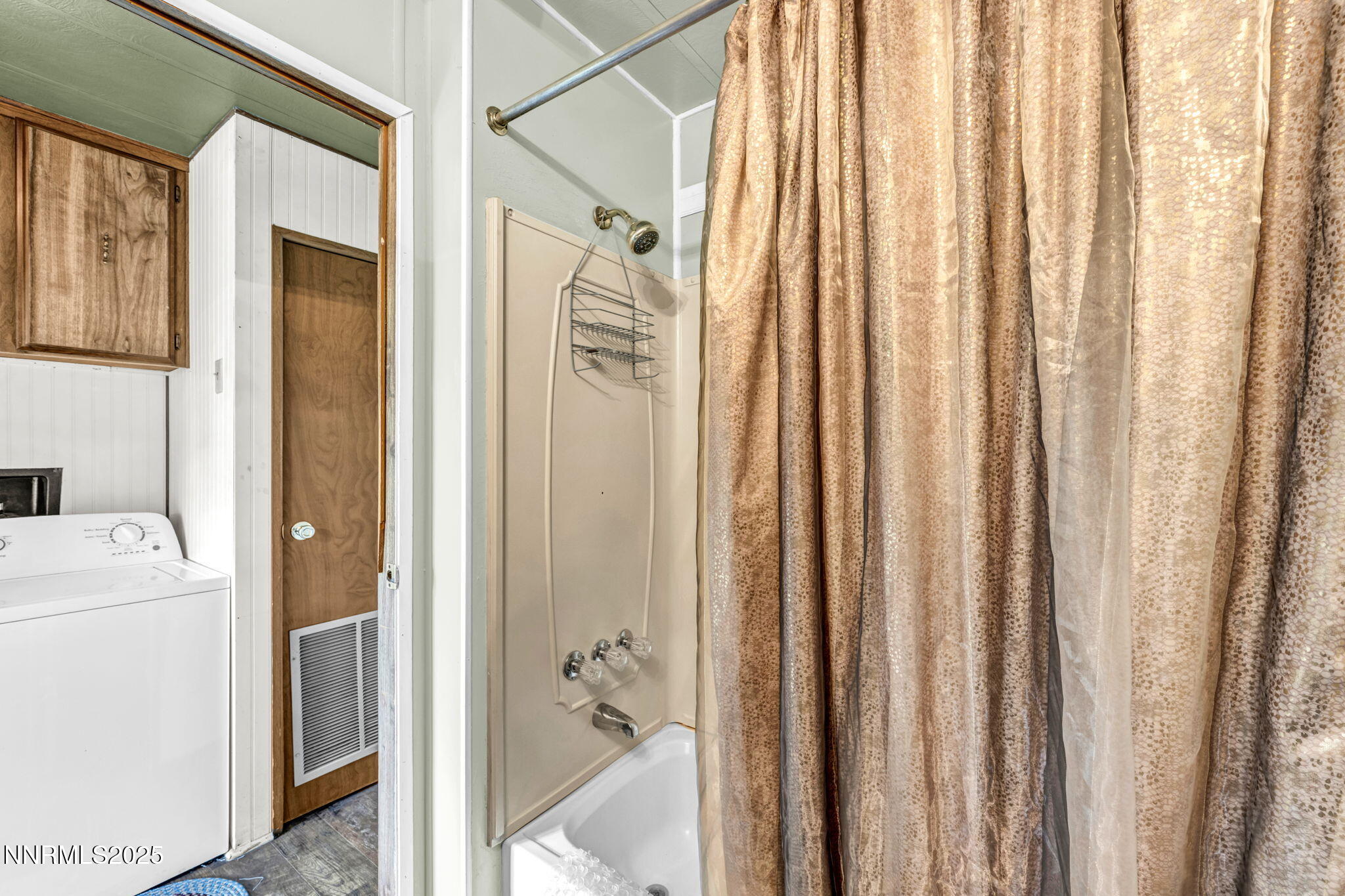 4000 Bobolink Circle Reno, NV 89508 - Photo 38 of 66 a bathroom with a shower and a curtain