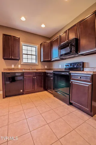 $1,800 | 1175 Martingale Square, Kingsport, TN 37663