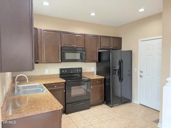 $1,800 | 1175 Martingale Square, Kingsport, TN 37663