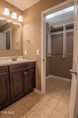 $1,800 | 1175 Martingale Square, Kingsport, TN 37663