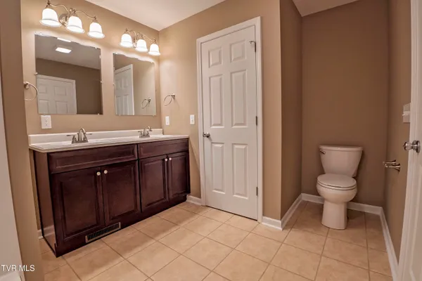 $1,800 | 1175 Martingale Square, Kingsport, TN 37663