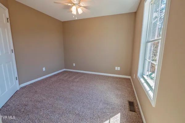 $1,800 | 1175 Martingale Square, Kingsport, TN 37663