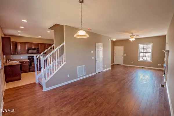 $1,800 | 1175 Martingale Square, Kingsport, TN 37663