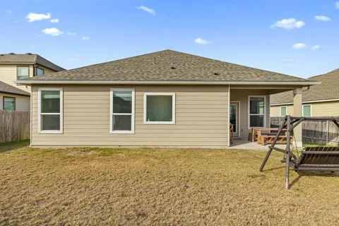 $375,900 | 1926 Dragonfly Loop, Bastrop, TX 78602