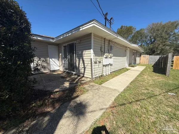 $1,400 | 3410 Green Briar Court, Unit 1, Gulf Breeze, FL 32563