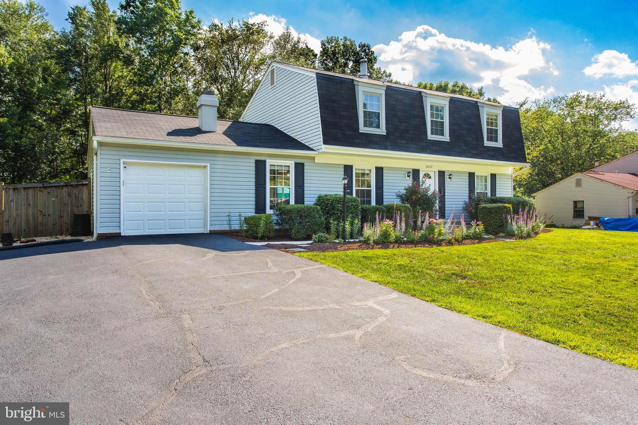 12327 Coleraine Court Reston, VA 20191 - Photo 3 of 57