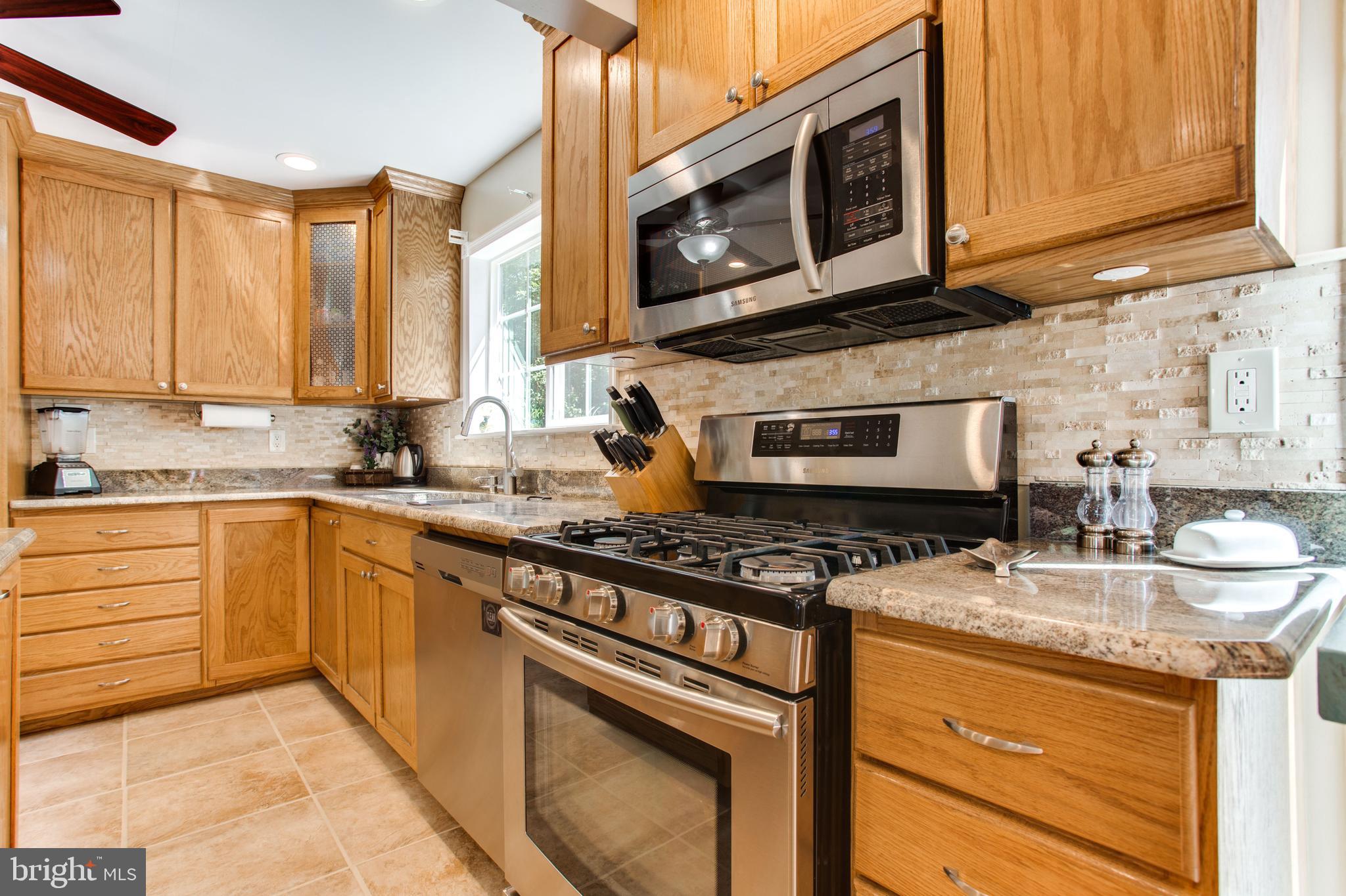 12327 Coleraine Court Reston, VA 20191 - Photo 21 of 57