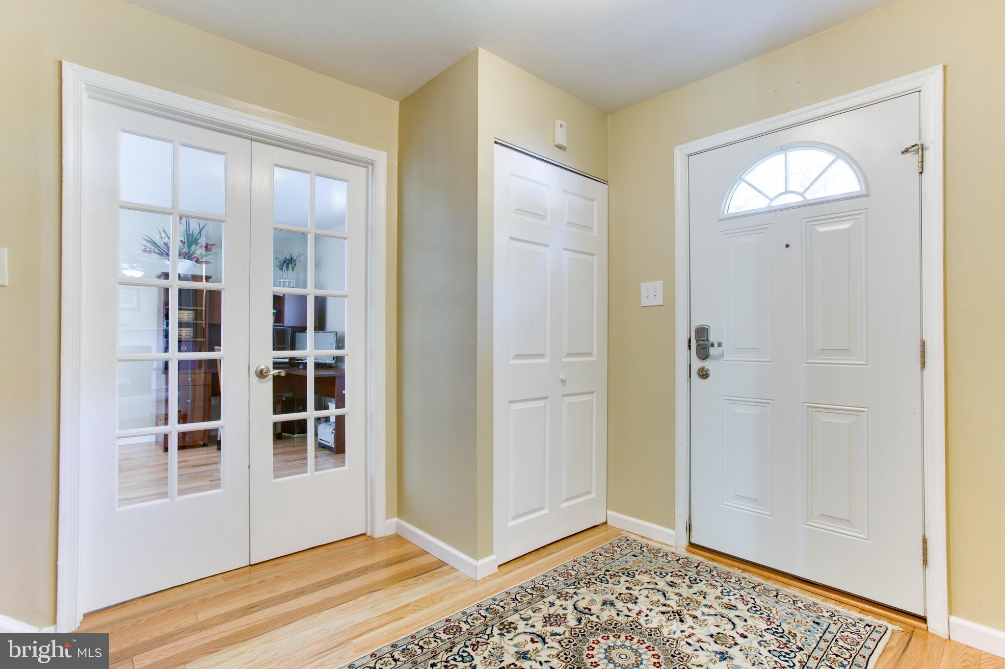 12327 Coleraine Court Reston, VA 20191 - Photo 4 of 57