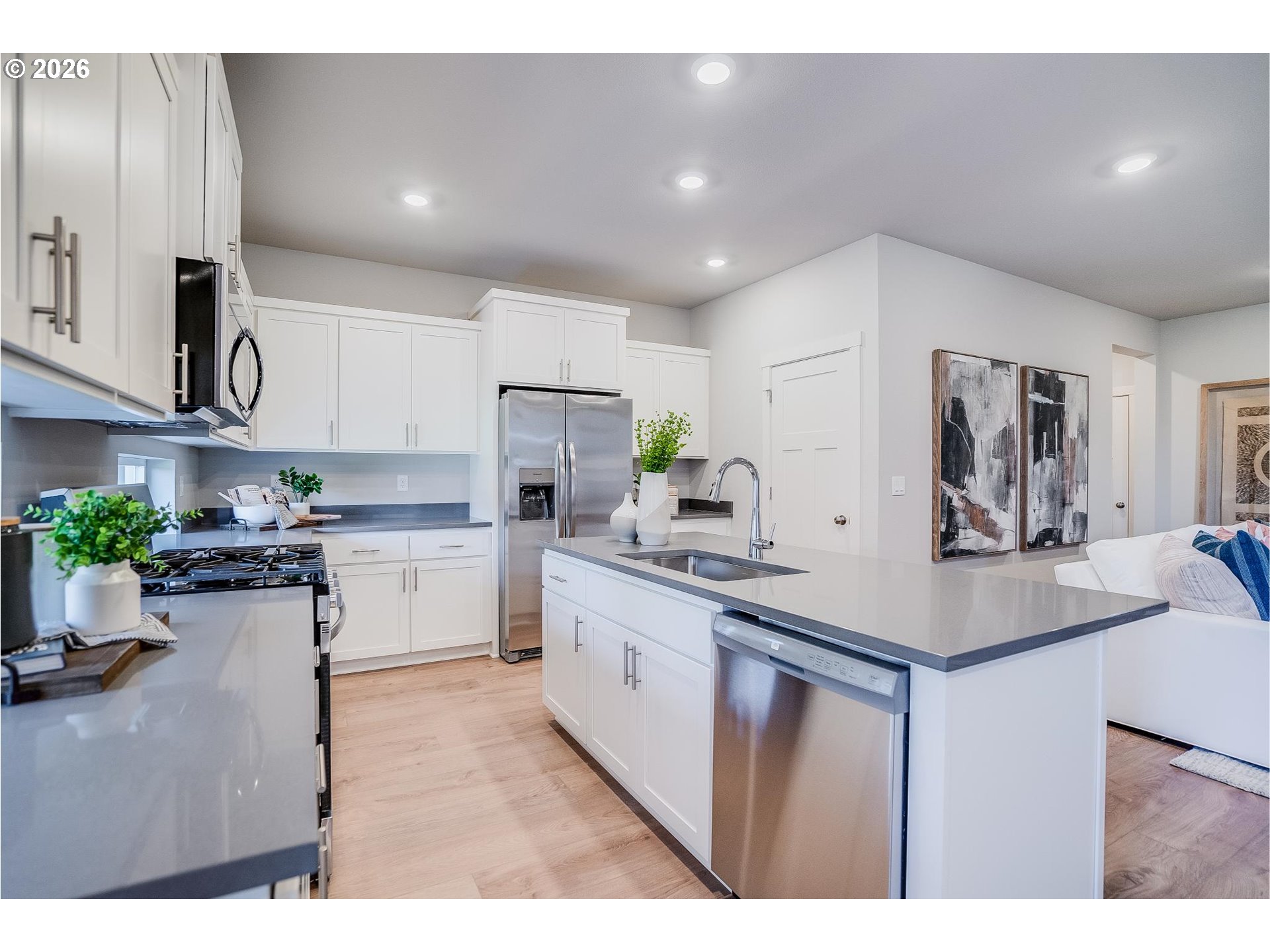 8875 Southwest Mohegan Lane Tualatin, OR 97062 - Photo 11 of 30