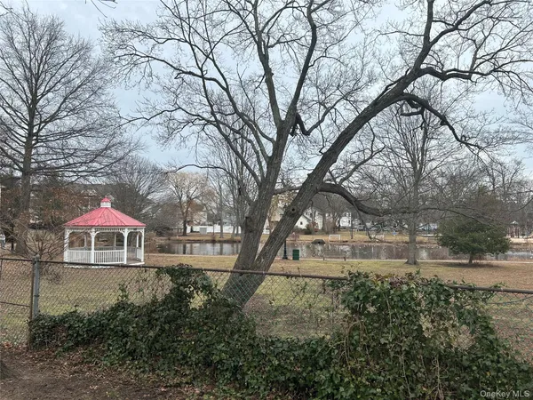 $699,000 | 21 Wellington Place, Amityville, NY 11701