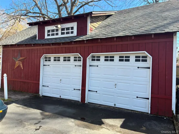 $699,000 | 21 Wellington Place, Amityville, NY 11701