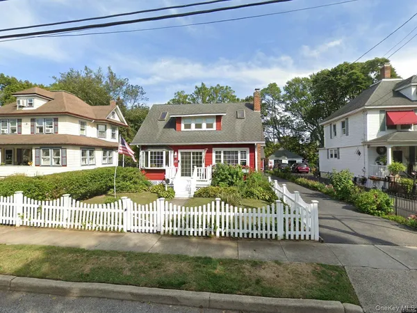 $699,000 | 21 Wellington Place, Amityville, NY 11701