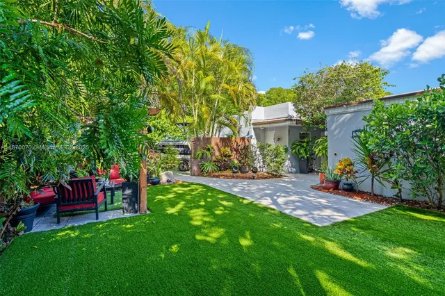 a view of outdoor space yard and patio