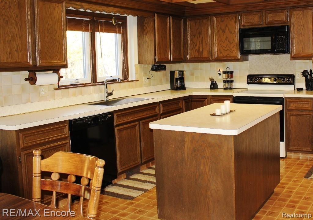 1880 West Leonard Road Leonard, MI 48367 - Photo 24 of 55 IMG_5850aa.JPG