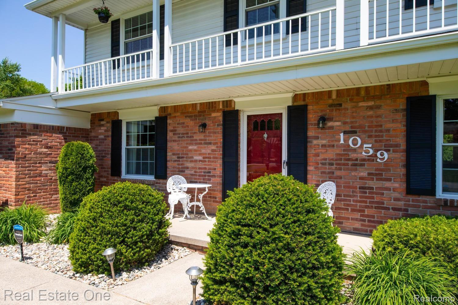 1059 Alter Rd Bloomfield Hills-large-004-012-untitled 4 of 42-1500x1000-72dpi.jpg