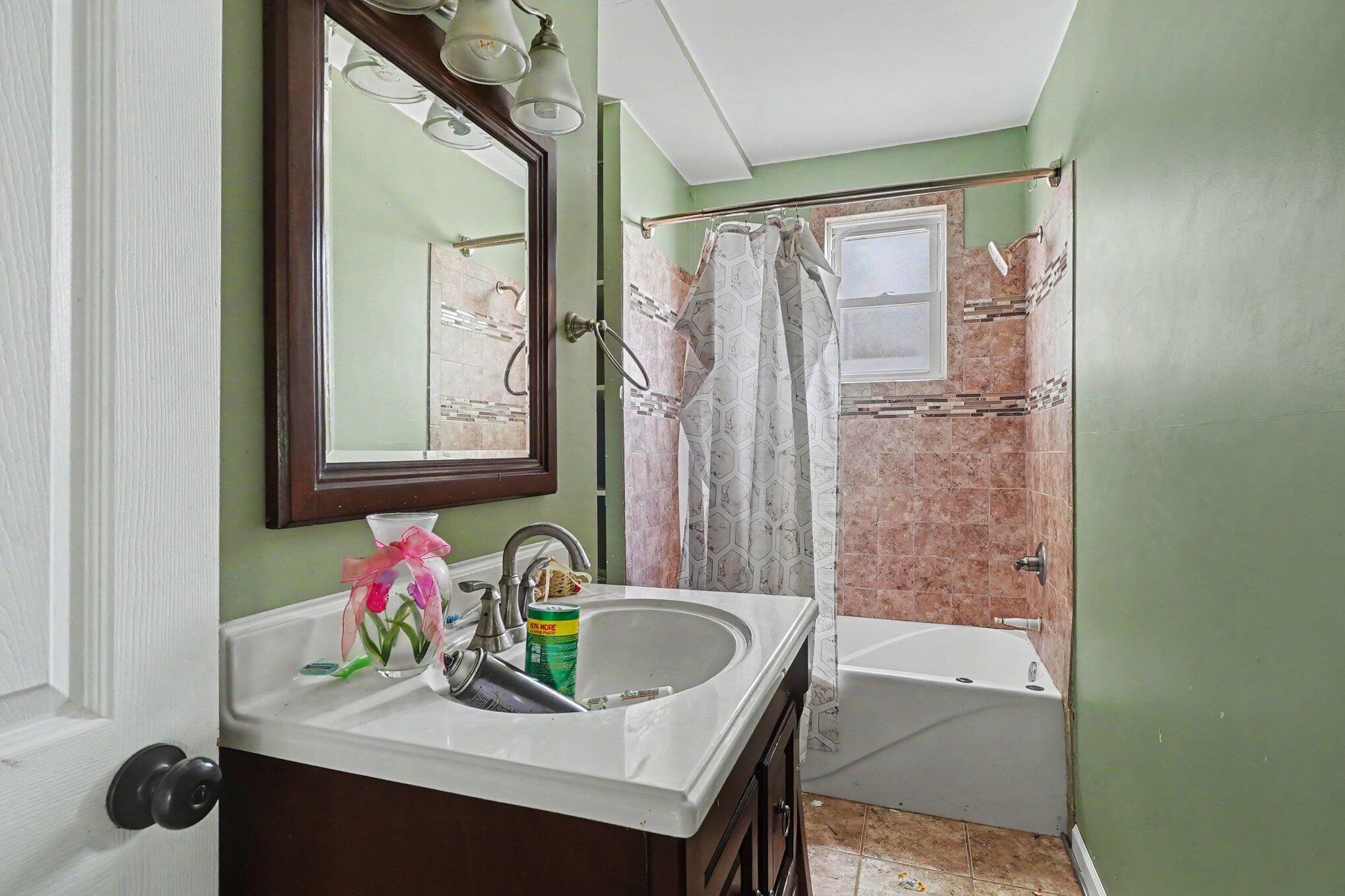 5058 Hess Road Saginaw, MI 48601 - Photo 9 of 16 009_file_9465