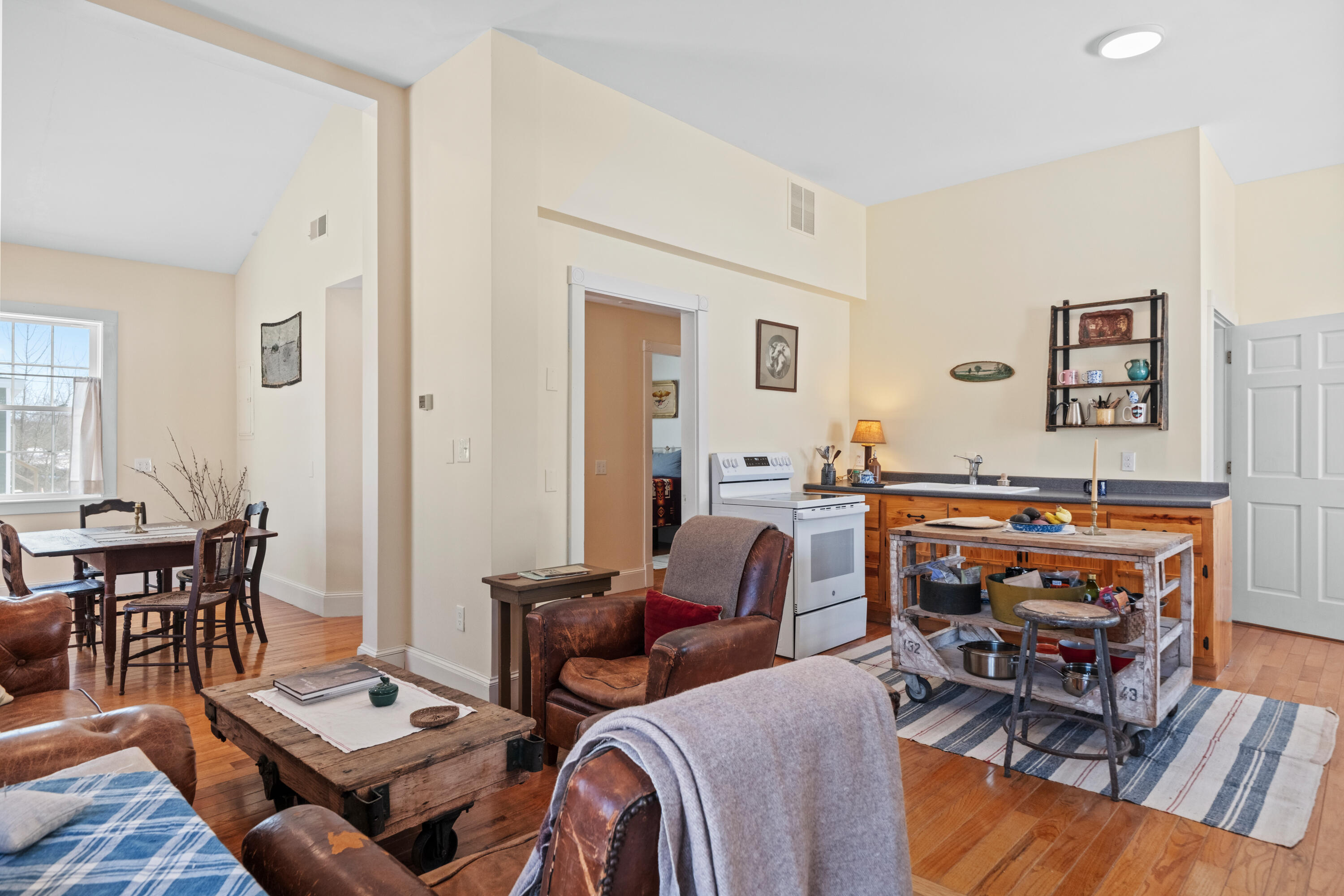 31-33 Booker Street, Unit 4 Thomaston, ME 04861 - Photo 2 of 35 23- 33 Booker Street 4 Thomaston - JAC