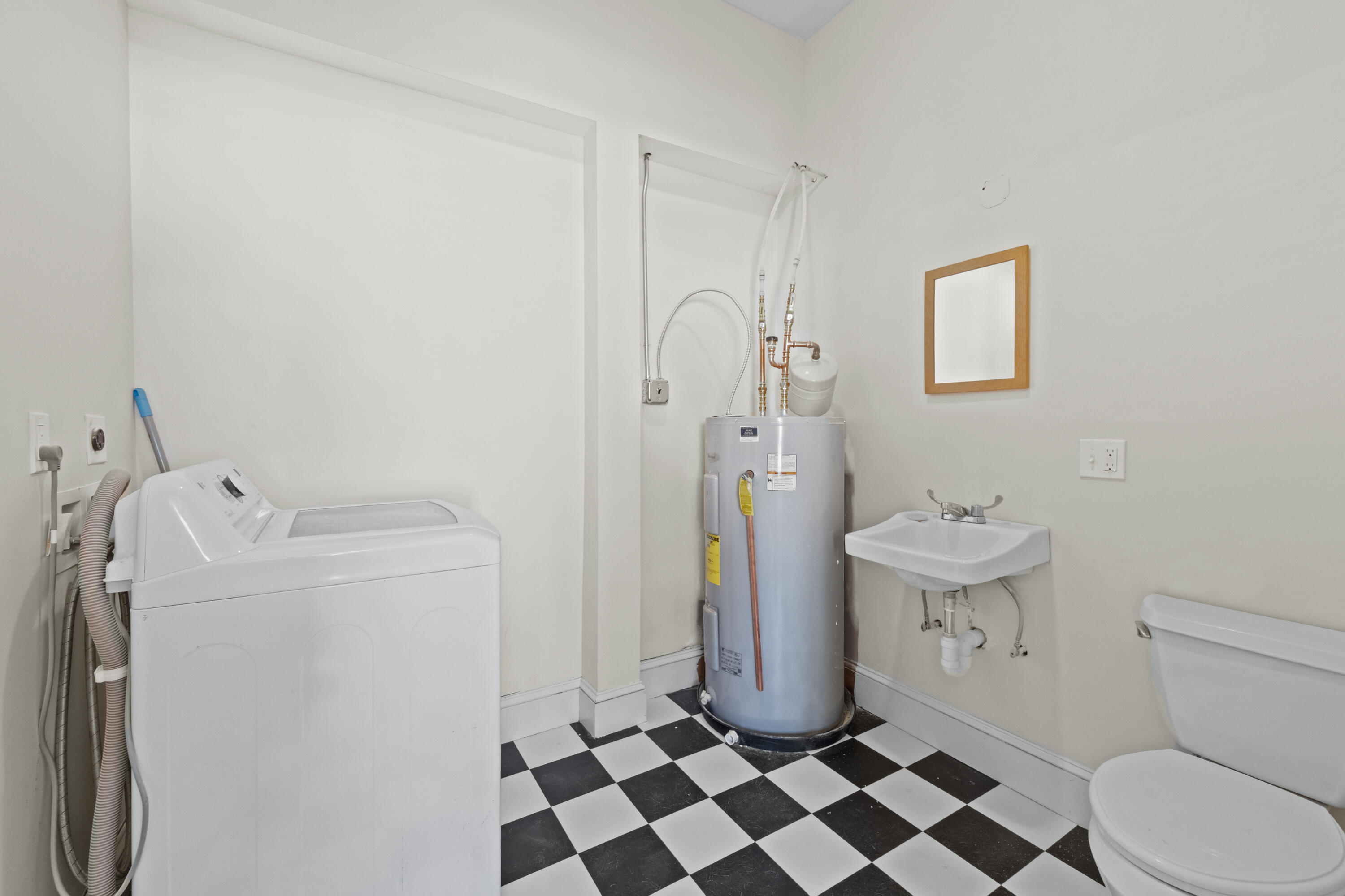 31-33 Booker Street, Unit 4 Thomaston, ME 04861 - Photo 27 of 35 31- 33 Booker Street 4 Thomaston - JAC