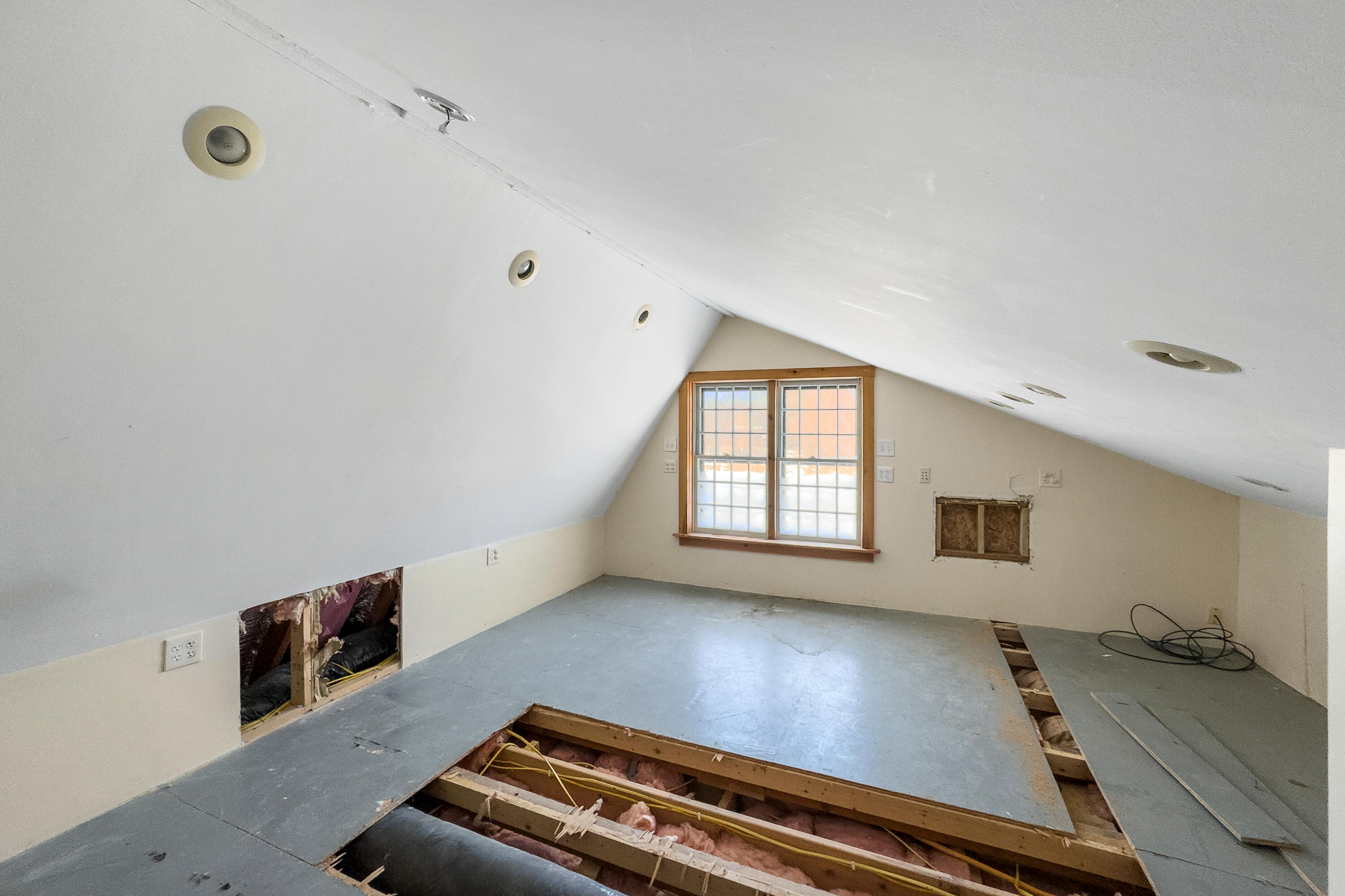 31-33 Booker Street, Unit 4 Thomaston, ME 04861 - Photo 30 of 35 45- 33 Booker Street 4 Thomaston - JAC