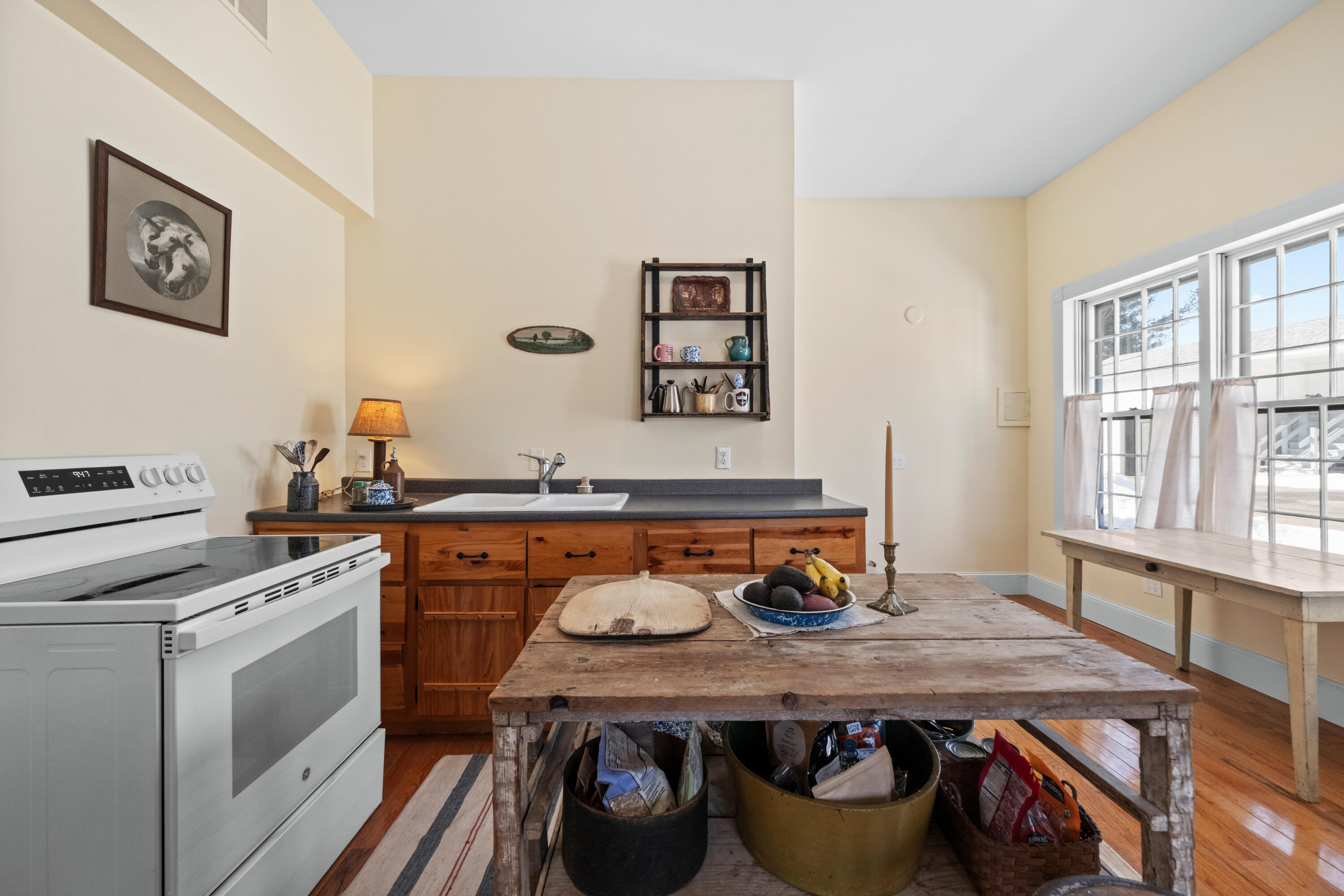 31-33 Booker Street, Unit 4 Thomaston, ME 04861 - Photo 4 of 35 29- 33 Booker Street 4 Thomaston - JAC